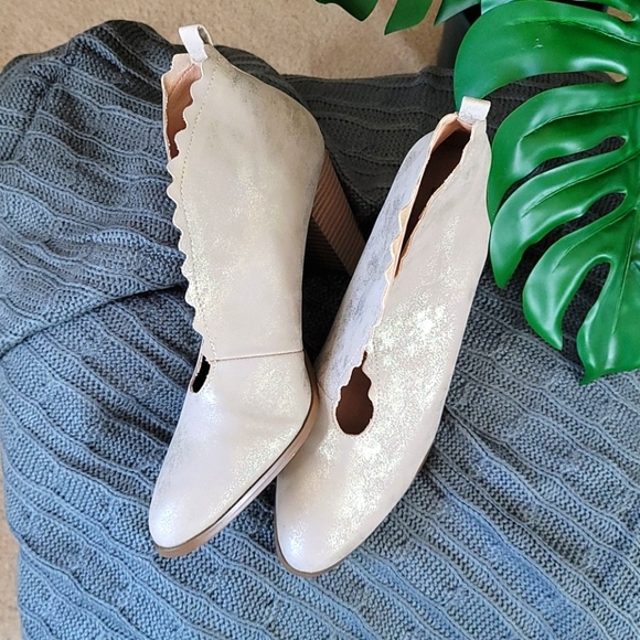 Size 10 - Ankle Boot - Tan, Gold shimmer - Picture 1 of 5